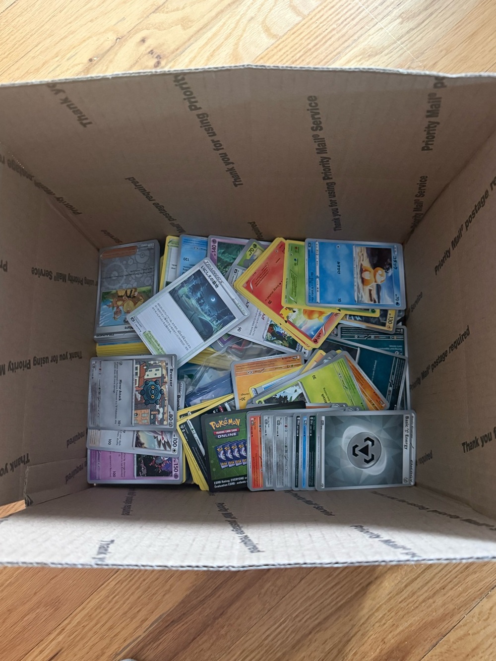 600+ Pokemon Trading Card Lot - Mixed Colors